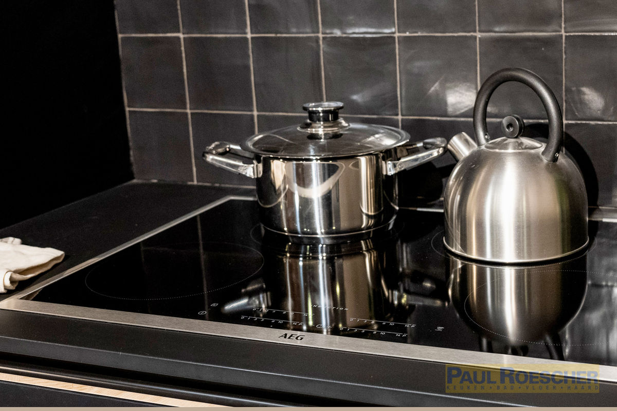 Extra matte keuken met 5 topapparaten