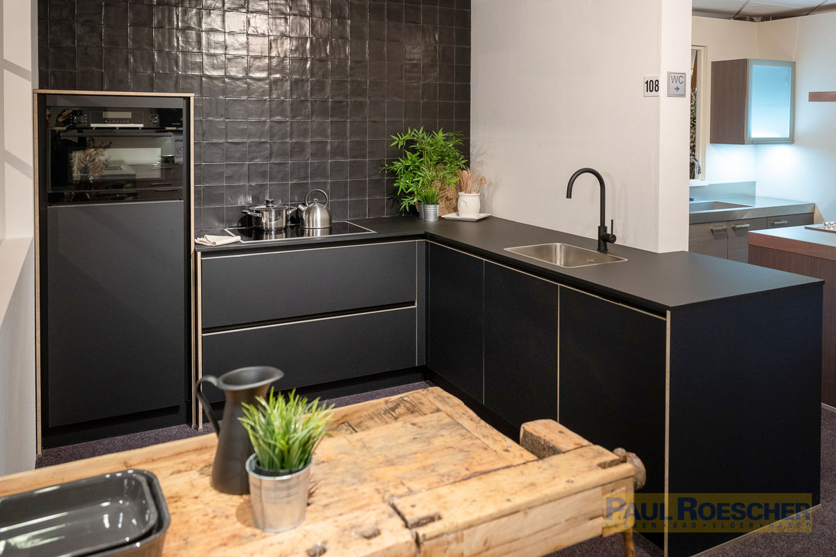 Extra matte keuken met 5 topapparaten