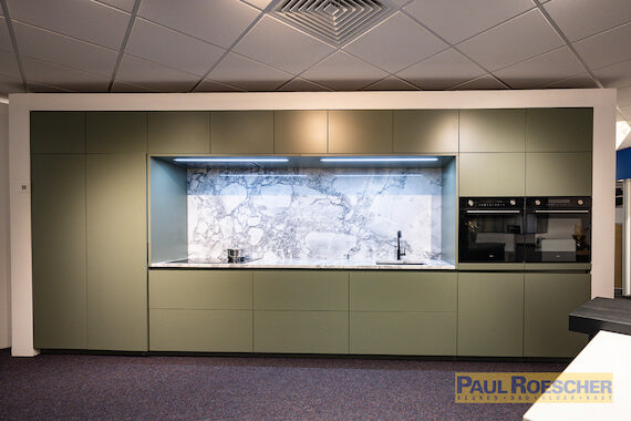 Strakke, moderne keuken met luxe uitstraling