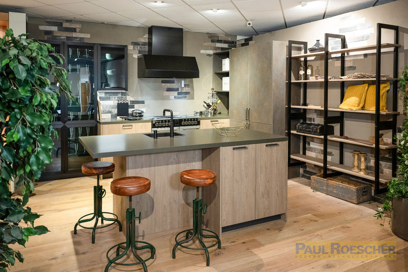 Stoere keuken met Engels fornuis en schouw