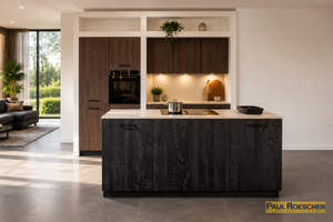 Tijdloze houtlook keuken met stoer kookeiland