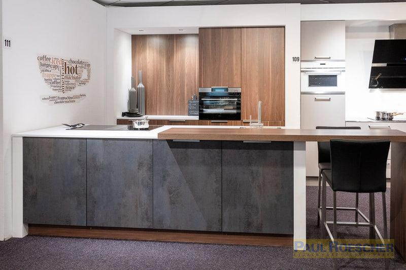 Luxe royale keuken met koffienis en bar