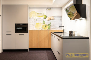 Moderne opstelling met houtaccenten