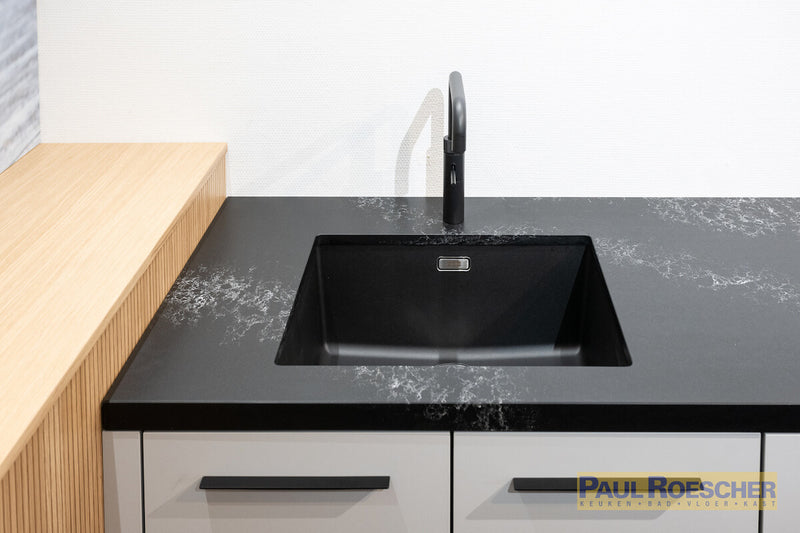 Moderne opstelling met houtaccenten