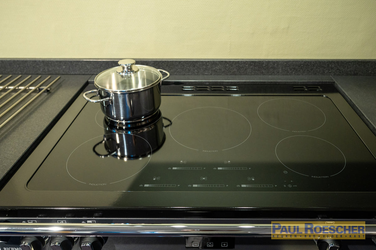 Keuken met landelijke charme en natuurstenen schouw – Paul Roescher
