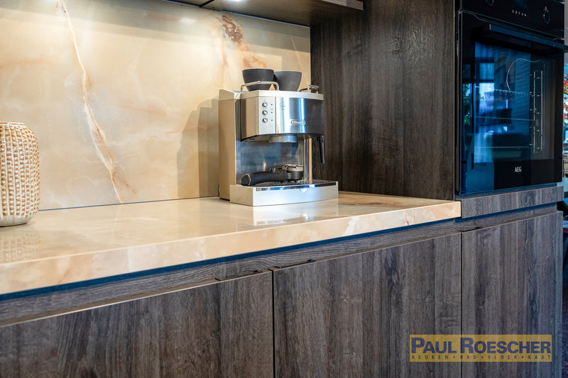 Exclusieve keuken met houtlook uitstraling