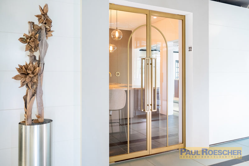 Luxe glazen deur met gouden frame