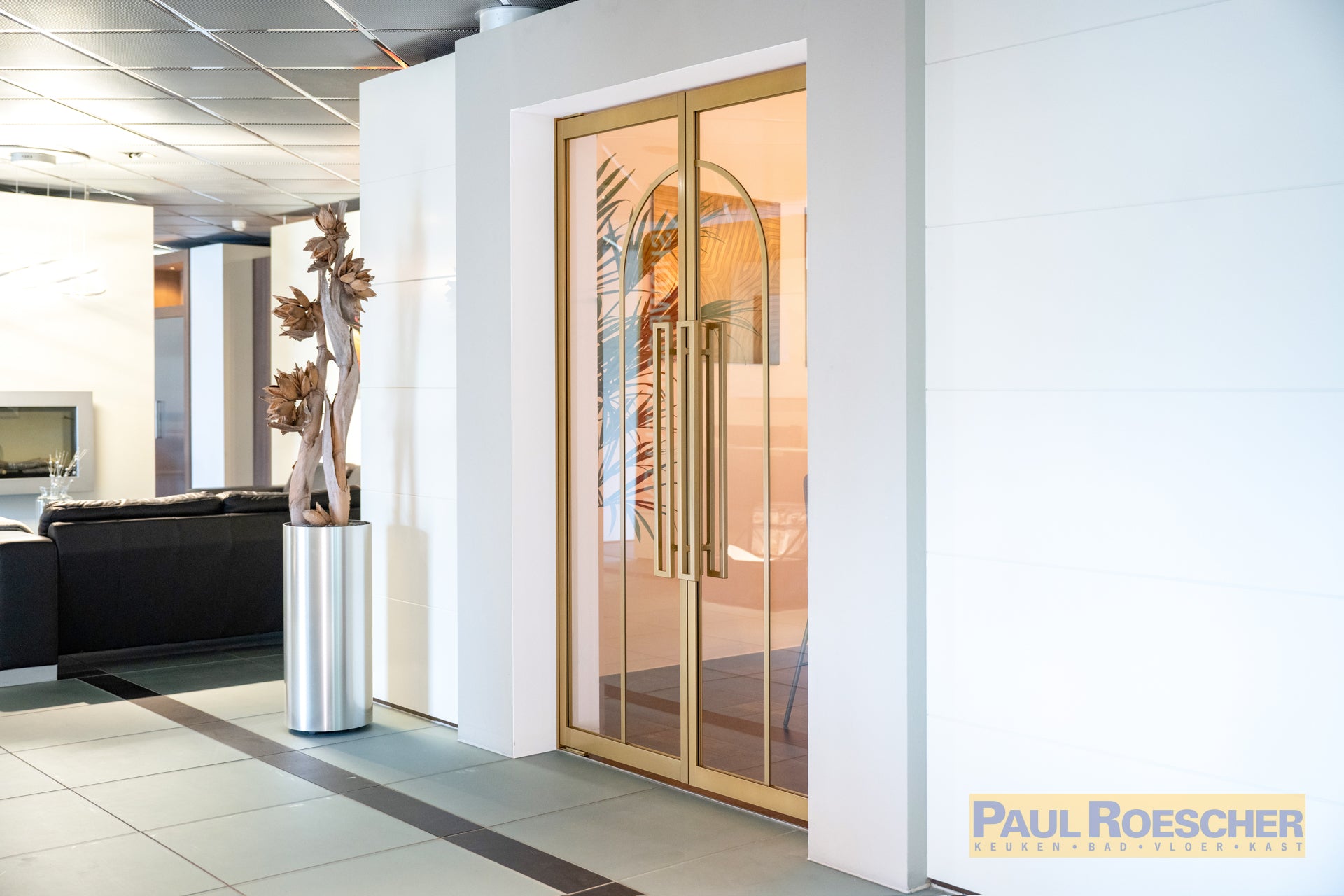 Luxe glazen deur met gouden frame