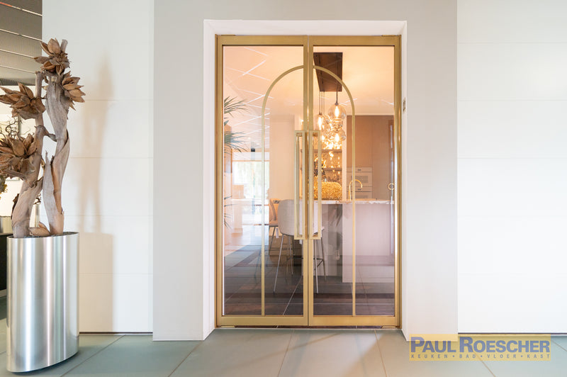 Luxe glazen deur met gouden frame