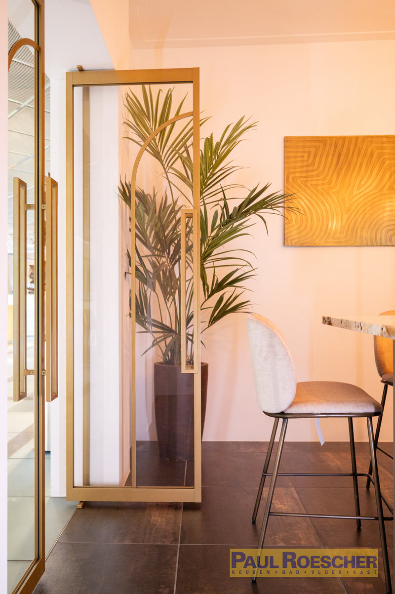 Luxe glazen deur met gouden frame