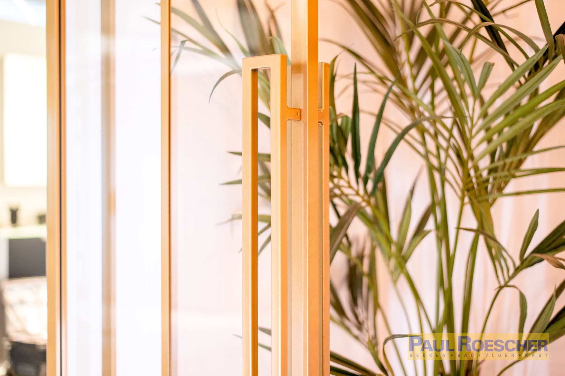 Luxe glazen deur met gouden frame