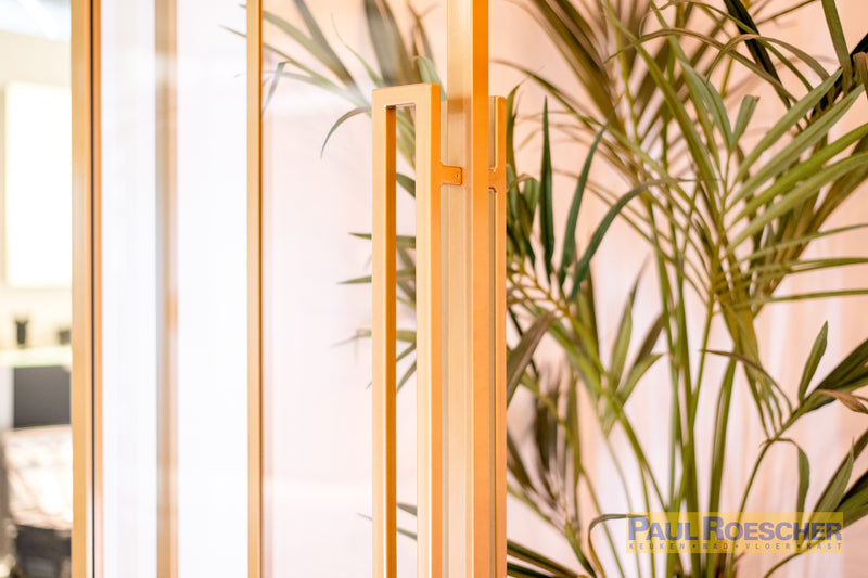 Luxe glazen deur met gouden frame