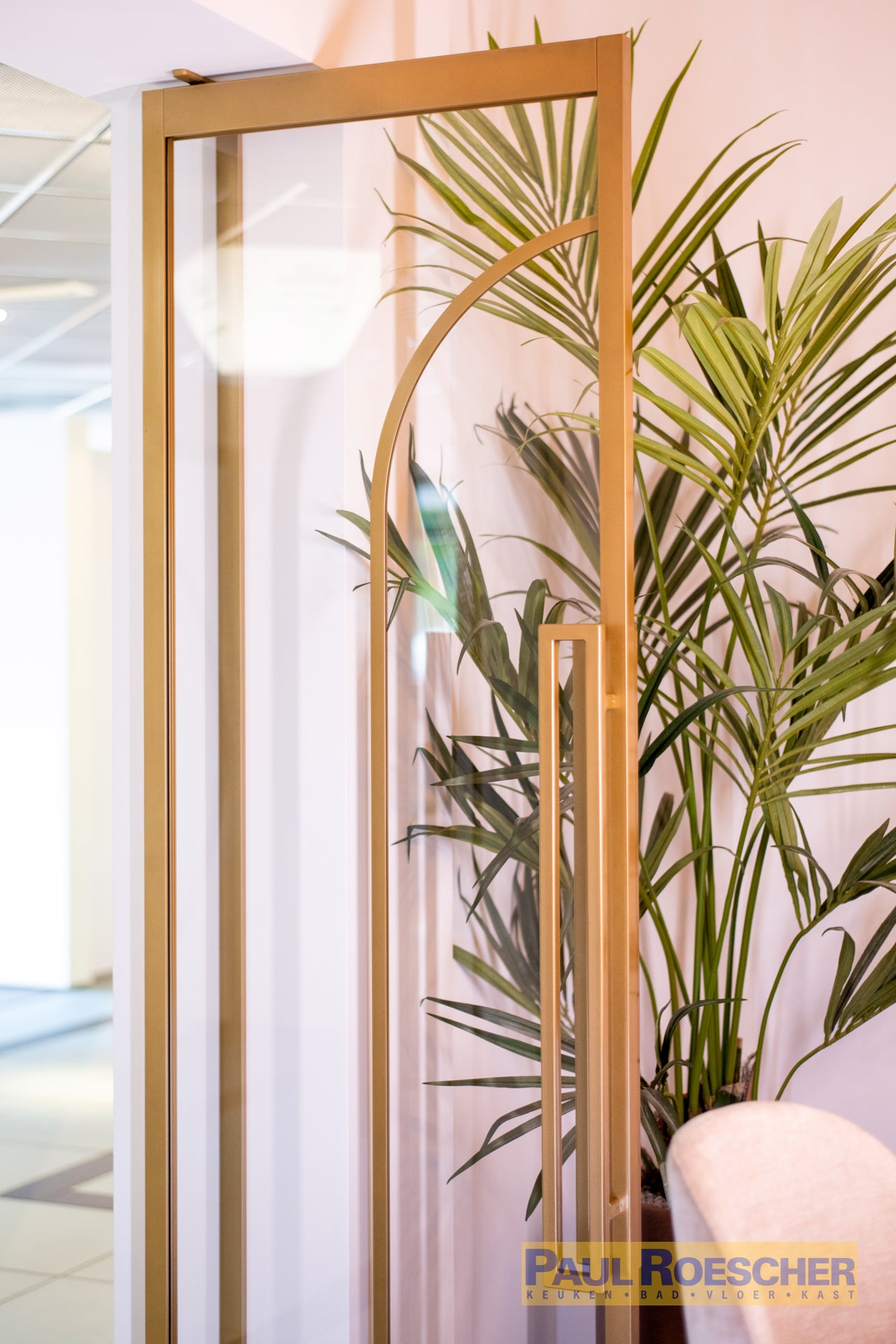 Luxe glazen deur met gouden frame