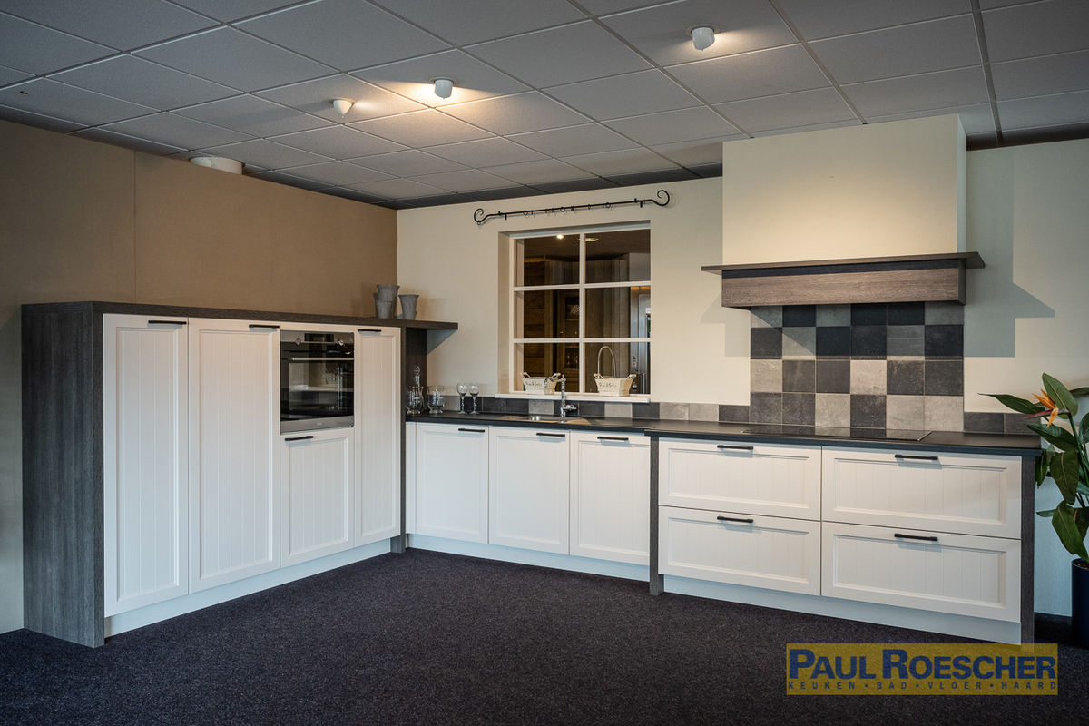 Luxe lichte ruime keuken met schouw – Paul Roescher