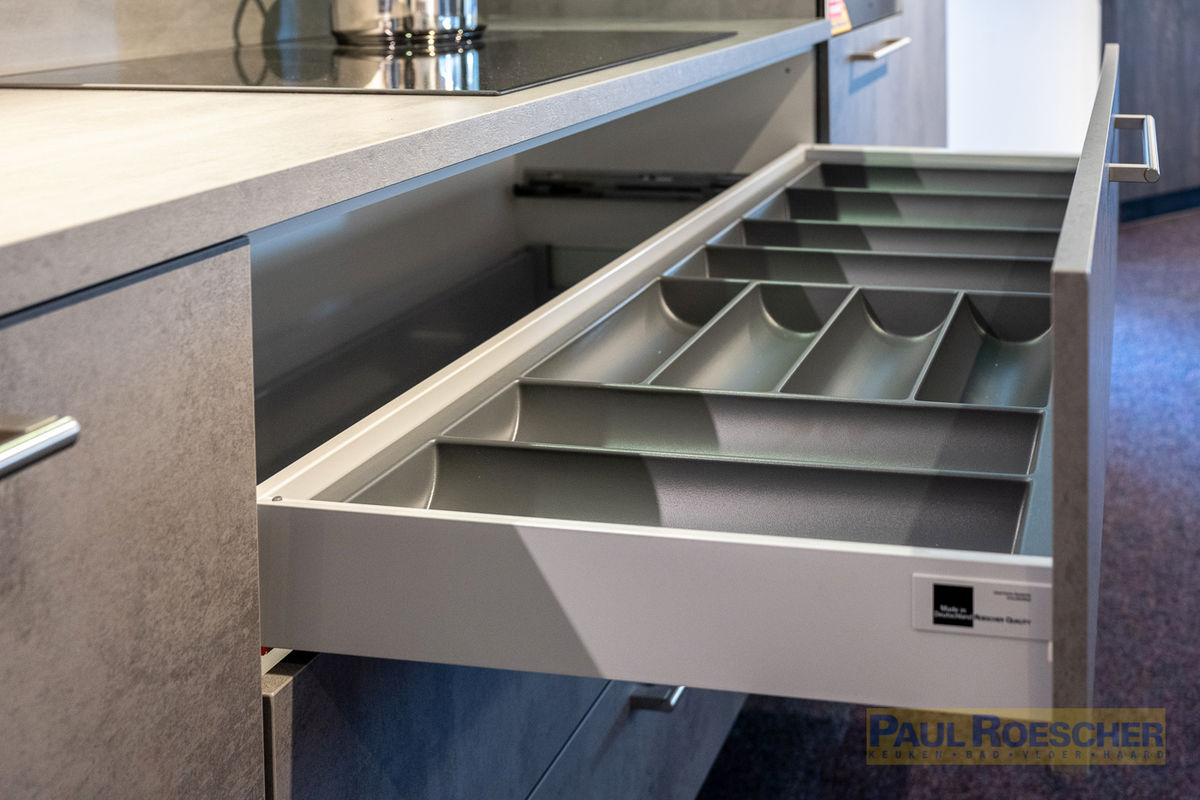 Stoere luxe ton-sur-ton betonlook keuken
