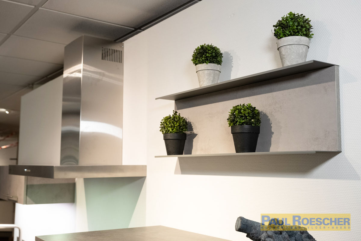 Strakke designkeuken met RVS details