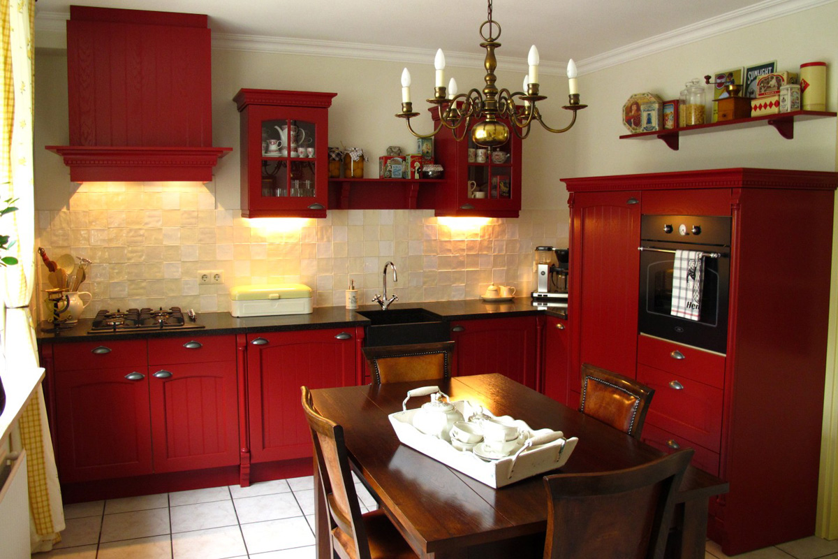 Een rode keuken uit de categorie gekleurde keukenstijlen